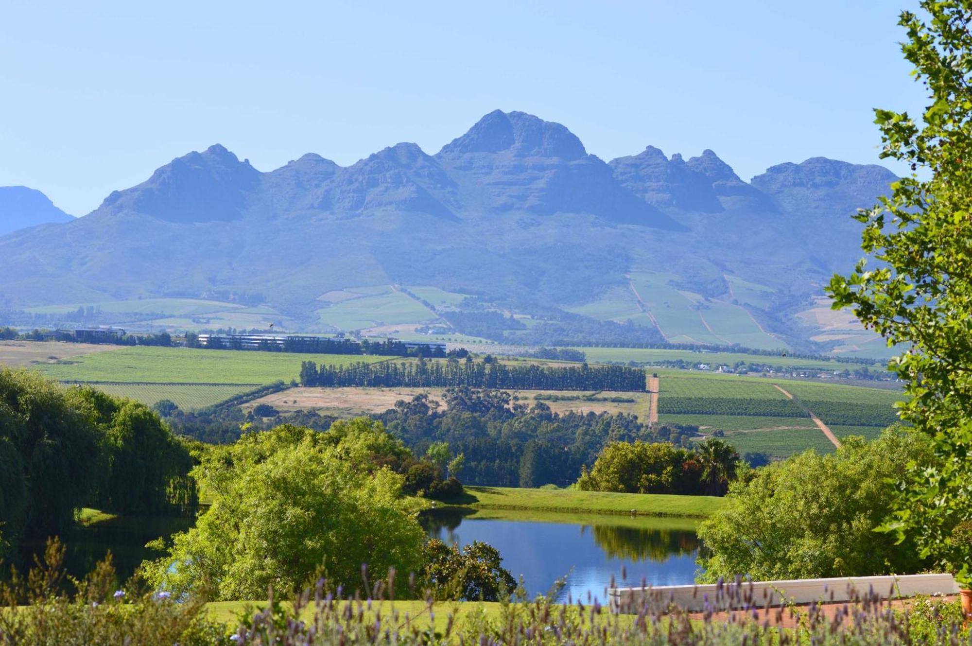 Hotel Asara Wine Estate & 5*